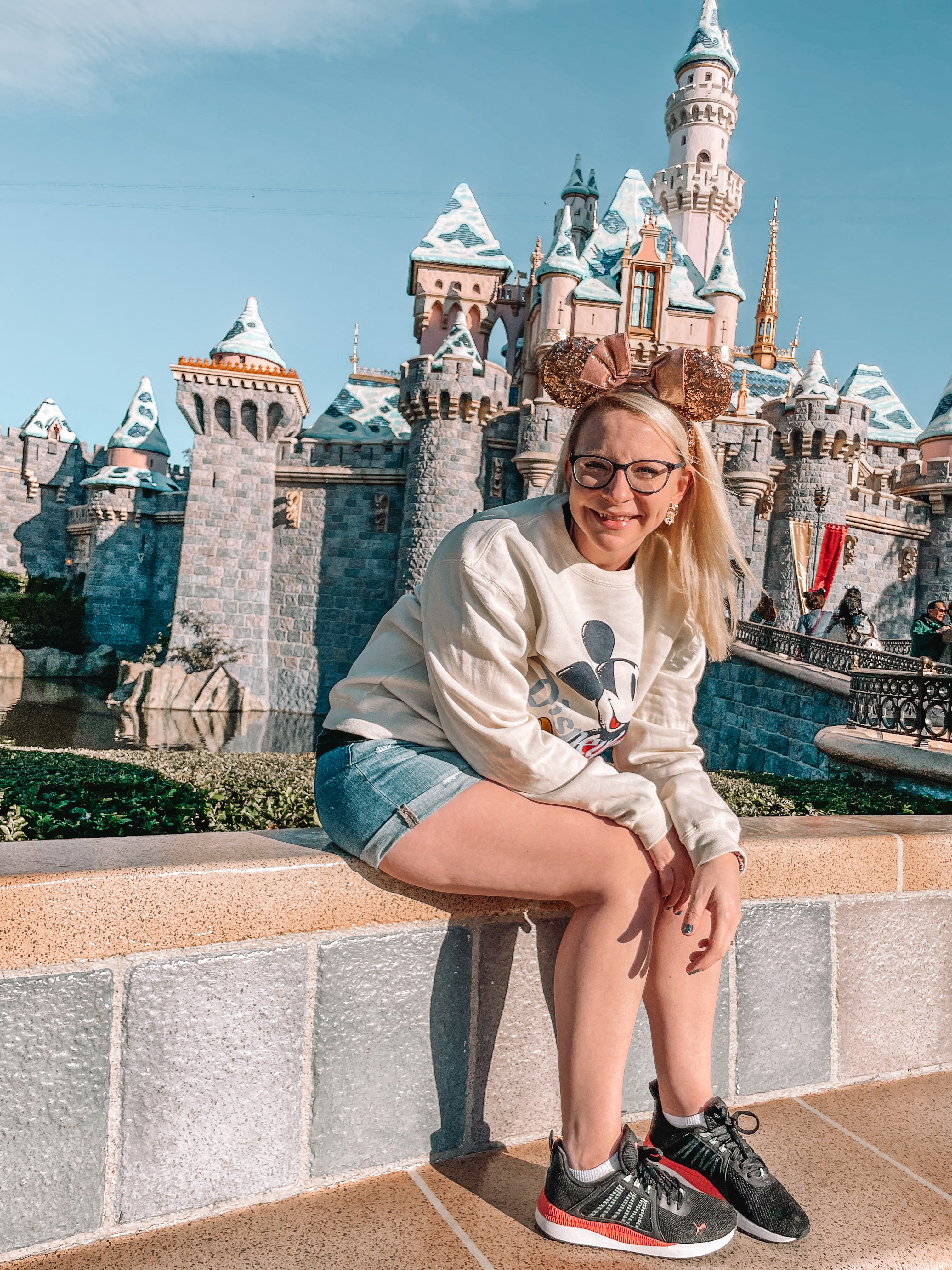 Travel agent in front of castle